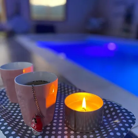 Sapin Myrtille Piscine Jacuzzi Hotel *