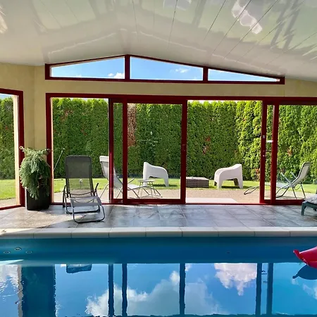 Sapin Myrtille Piscine Jacuzzi Hotel *